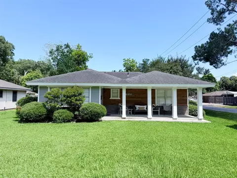 5948 Monroe St, Groves, TX 77619
