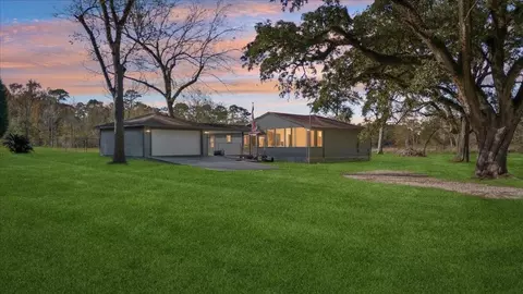 313 Roy Rd, Wallisville, TX 77597