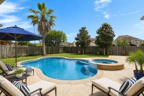 935 Poydras St, Sugar Land, TX 77498