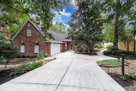 Exterior - 2103 Carriage Run W, Conroe, TX 77384 photo 8 of 9