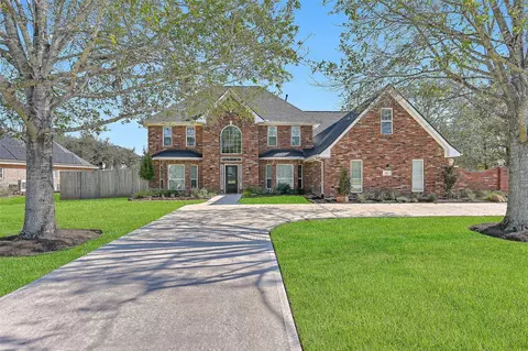 101 Oak Dr, Friendswood, TX 77546