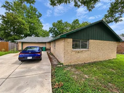 5400 Hemlock Dr, Baytown, TX 77521