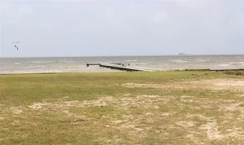 3418 Beachside Blvd, Palacios, TX 77465