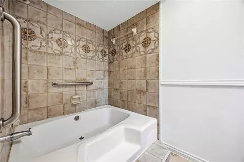 Bath - 6 Postvine Ct, Spring, TX 77381 photo 3 of 5