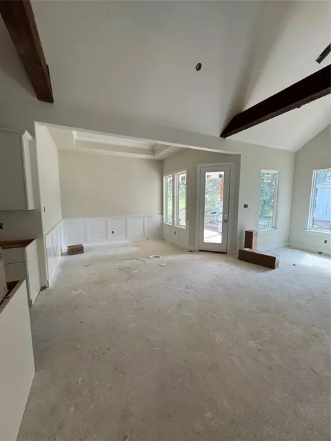 Living - 111 Rolling Hills Dr, Conroe, TX 77304 photo 1 of 2