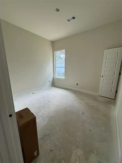 Bedroom - 111 Rolling Hills Dr, Conroe, TX 77304 photo 2 of 4