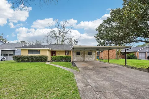 9631 Carousel Ln, Houston, TX 77080