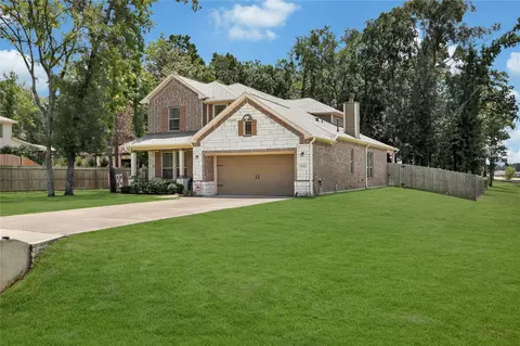 Exterior - 16102 Hidalgo St, Conroe, TX 77303 photo 2 of 10