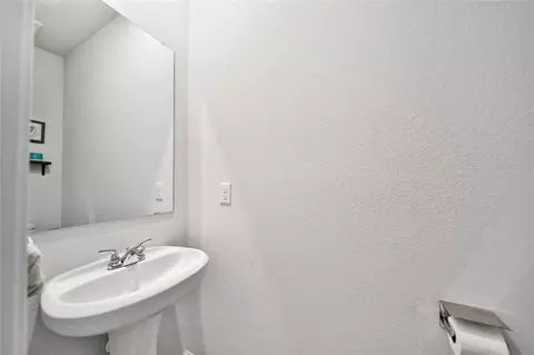 Bath - 16102 Hidalgo St, Conroe, TX 77303 photo 3 of 3