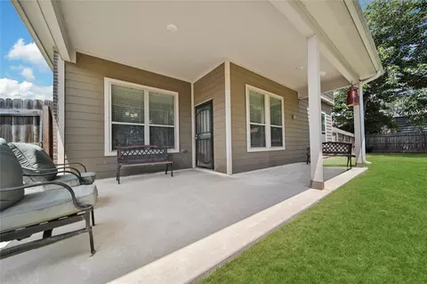 Exterior - 16102 Hidalgo St, Conroe, TX 77303 photo 7 of 10