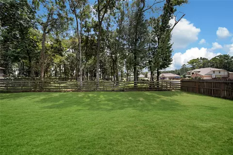 Exterior - 16102 Hidalgo St, Conroe, TX 77303 photo 9 of 10