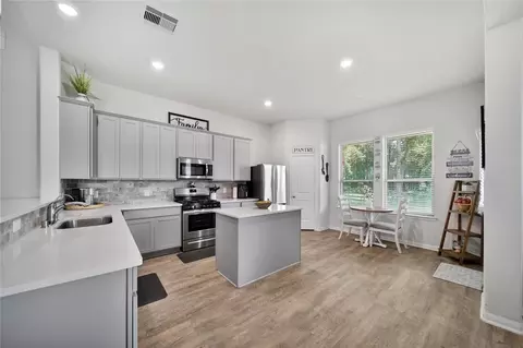 Kitchen - 16102 Hidalgo St, Conroe, TX 77303 photo 4 of 4