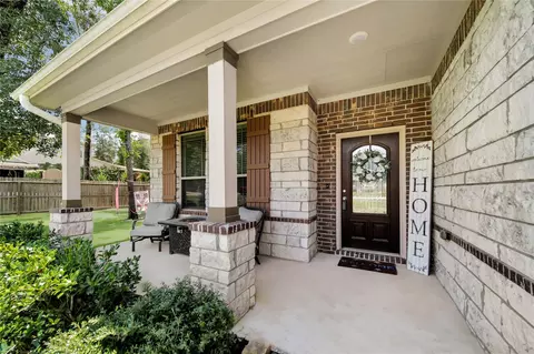 Exterior - 16102 Hidalgo St, Conroe, TX 77303 photo 3 of 10