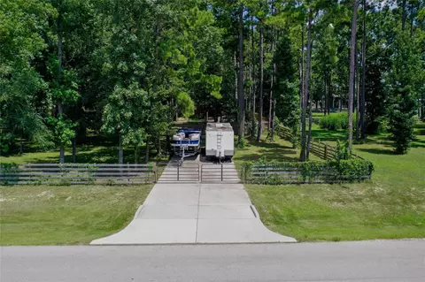 Exterior - 16102 Hidalgo St, Conroe, TX 77303 photo 10 of 10