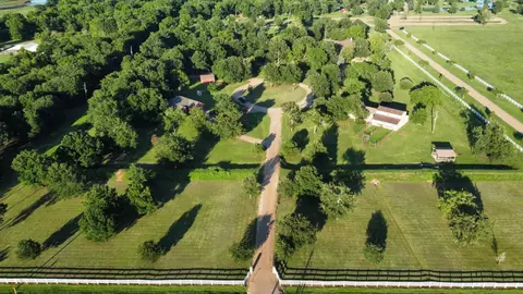 530 Chisolm Trl, Wallis, TX 77485