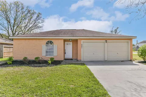 521 29th Ave N, Texas City, TX 77590