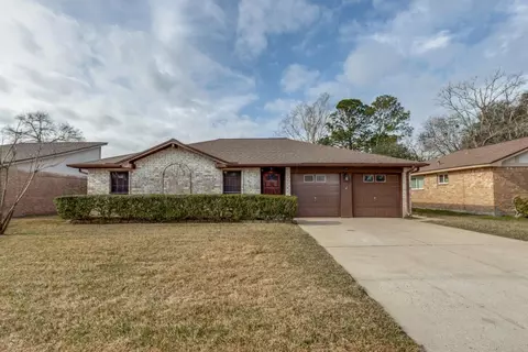 16210 Tibet Rd, Friendswood, TX 77546