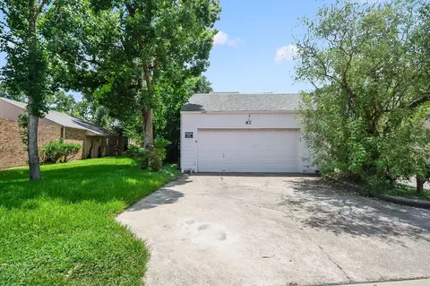 62 Chervil Cmn, Lake Jackson, TX 77566