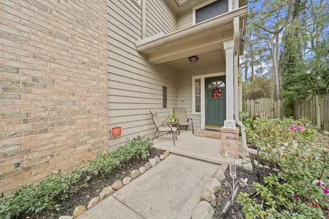 Exterior - 74 E Lakeridge Dr, The Woodlands, TX 77381 photo 3 of 7