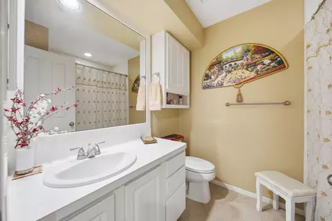 Bath - 74 E Lakeridge Dr, The Woodlands, TX 77381 photo 3 of 5