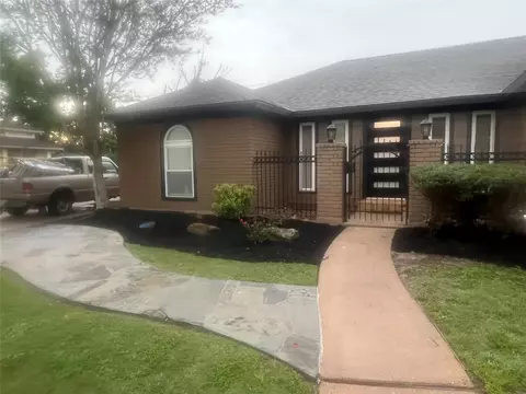 7822 Maple Tree Dr, Houston, TX 77088
