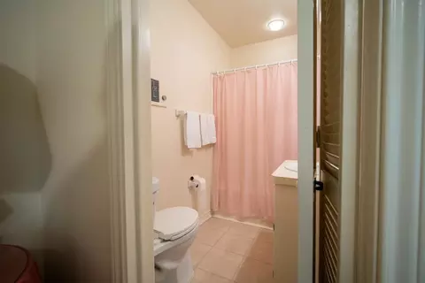 Bath - 565 Timber Bay Dr, Trinity, TX 75862 photo 1 of 5