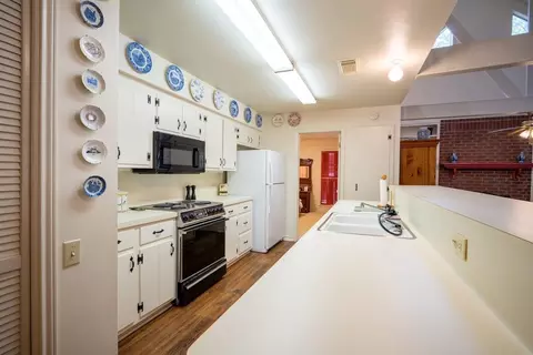 Kitchen - 565 Timber Bay Dr, Trinity, TX 75862 photo 4 of 4
