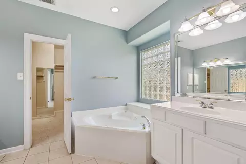 Bath - 6311 Stone Trail Ln, Spring, TX 77379 photo 3 of 6