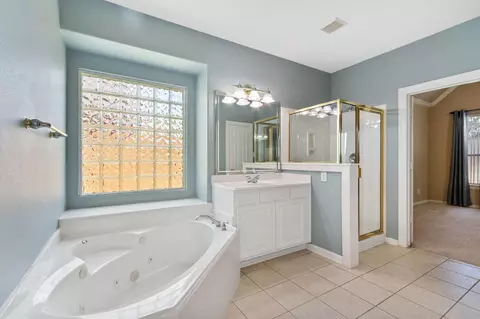 Bath - 6311 Stone Trail Ln, Spring, TX 77379 photo 5 of 6