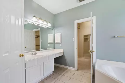 Bath - 6311 Stone Trail Ln, Spring, TX 77379 photo 4 of 6