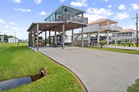 113 Ocean Tide Dr, Crystal Beach, TX 77650