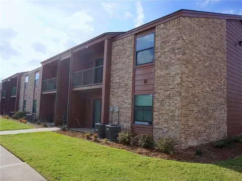 904 University Oaks Blvd #118, College Station, TX 77840