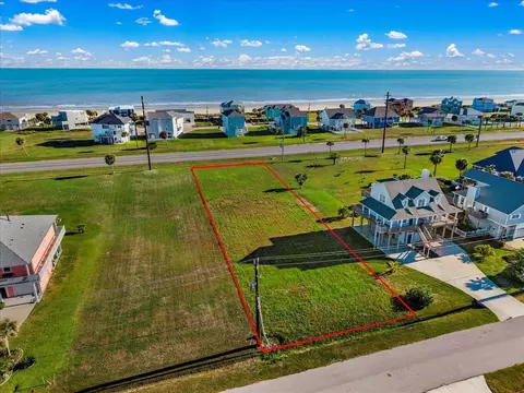 18703 Shaman Dr, Galveston, TX 77554