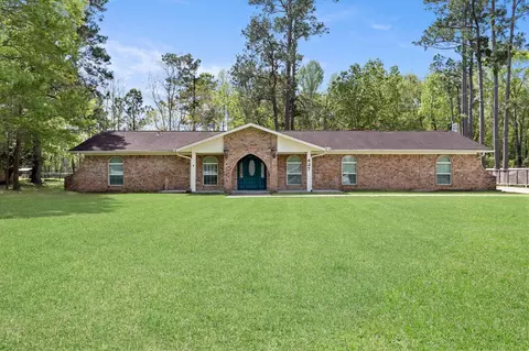427 Pinemont Dr, Sour Lake, TX 77659