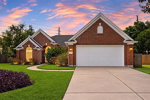 16926 Cobbler Crossing Dr, Sugar Land, TX 77498