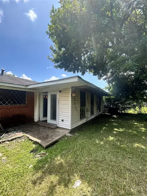 6119 Standing Oaks St, Houston, TX 77050