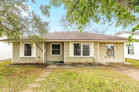 2019 N Avenue H St N, Freeport, TX 77541