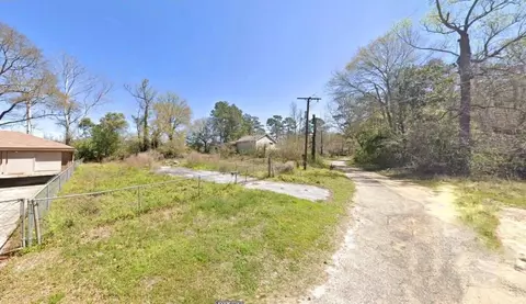 17487 S Lakeview Dr, Splendora, TX 77372