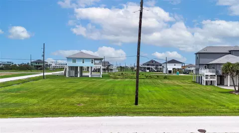 1 Pinata, Crystal Beach, TX 77650 photo 2