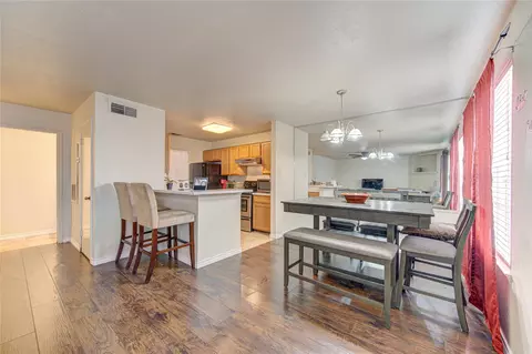8245 Creekbend Dr, Houston, TX 77071