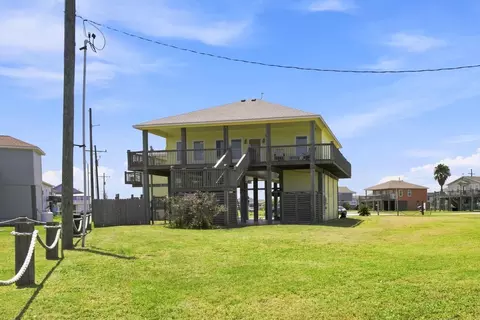 2426 Sand Bar Ln, Crystal Beach, TX 77650