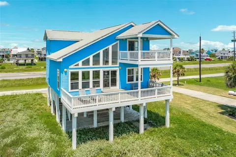 22915 Gulf Dr, Galveston, TX 77554