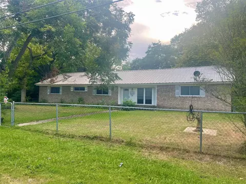 400 S Center St, Buffalo, TX 75831