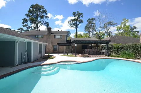 2711 Williamsburg Dr, Dickinson, TX 77539
