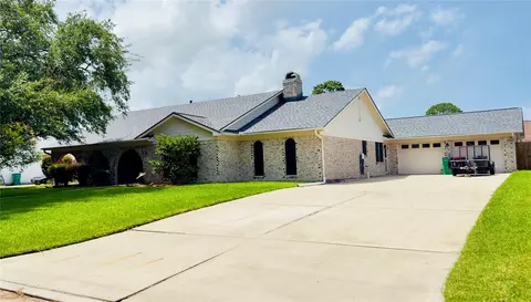 4804 Country Club Vw, Baytown, TX 77521
