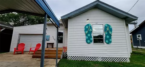 1727 Gray St, Palacios, TX 77465