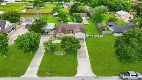 2608 Lazy Bend St, Pearland, TX 77581