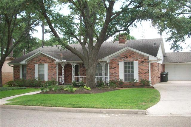 902 Northpine Dr, Conroe, TX 77301 photo 1