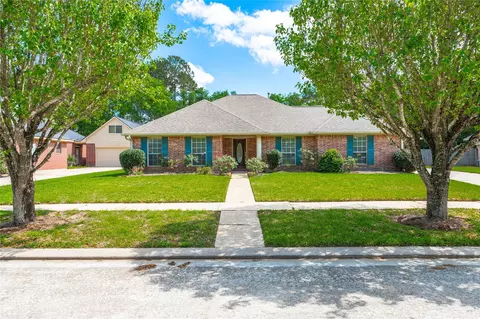 314 Winding Oak Ln S, League City, TX 77573
