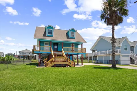 1984 Matt Dr, Crystal Beach, TX 77650